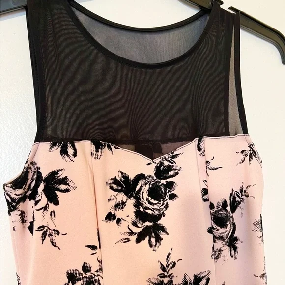 Women dress - Picture 3 of 3